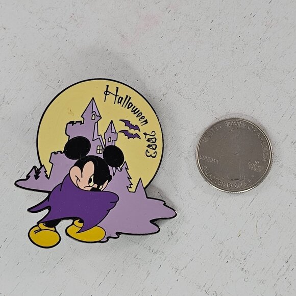 Disney Auctions Mickey Mouse Dracula Vampire Halloween 2003 LE 250 Pin - Picture 4 of 7